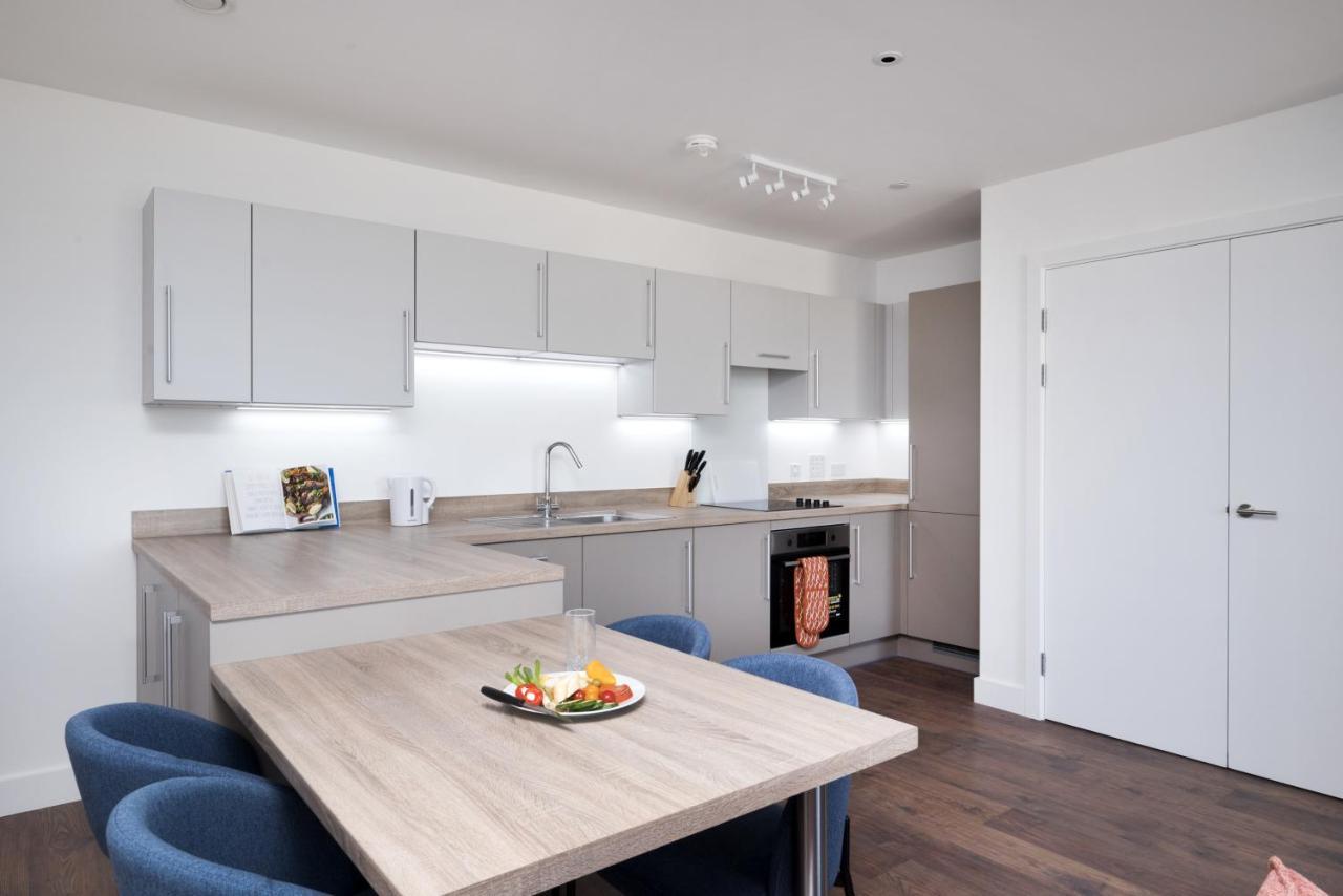 Modern Studios And Apartments At Barking Wharf In London Exteriör bild