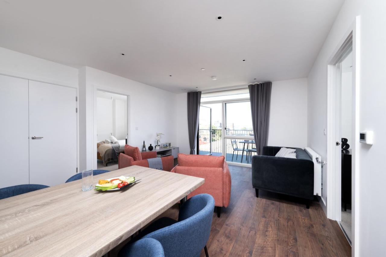 Modern Studios And Apartments At Barking Wharf In London Exteriör bild