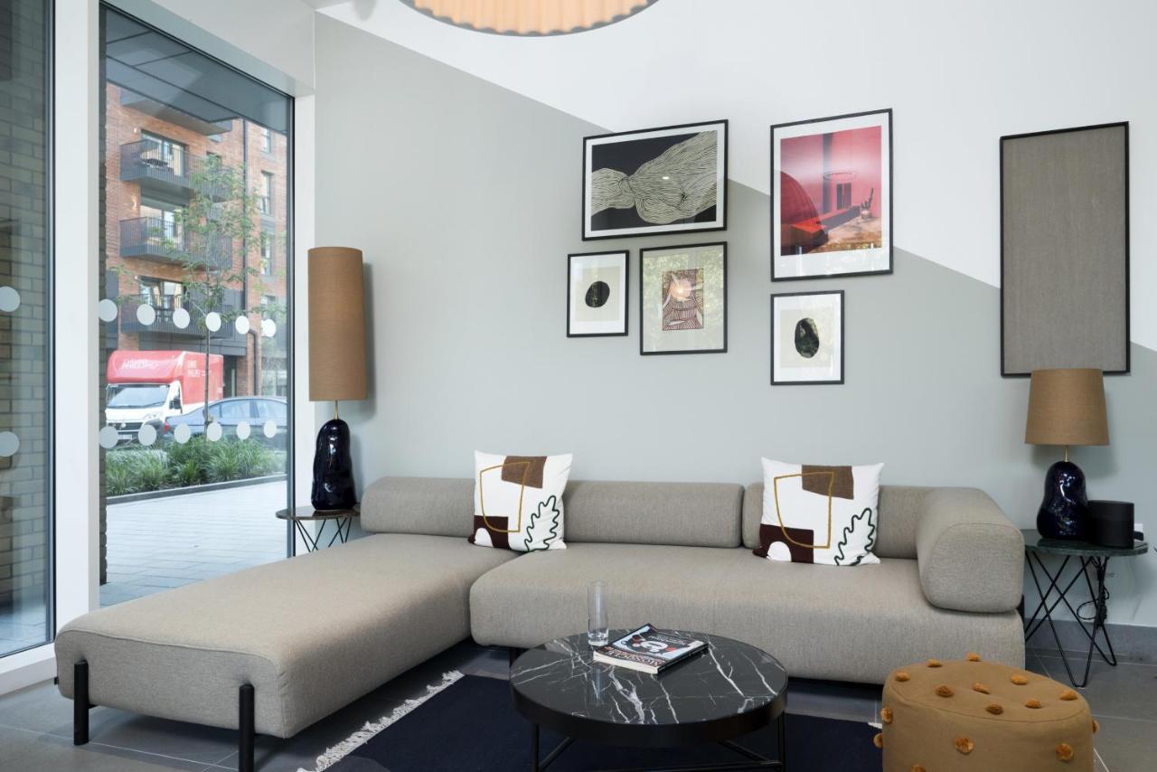 Modern Studios And Apartments At Barking Wharf In London Exteriör bild