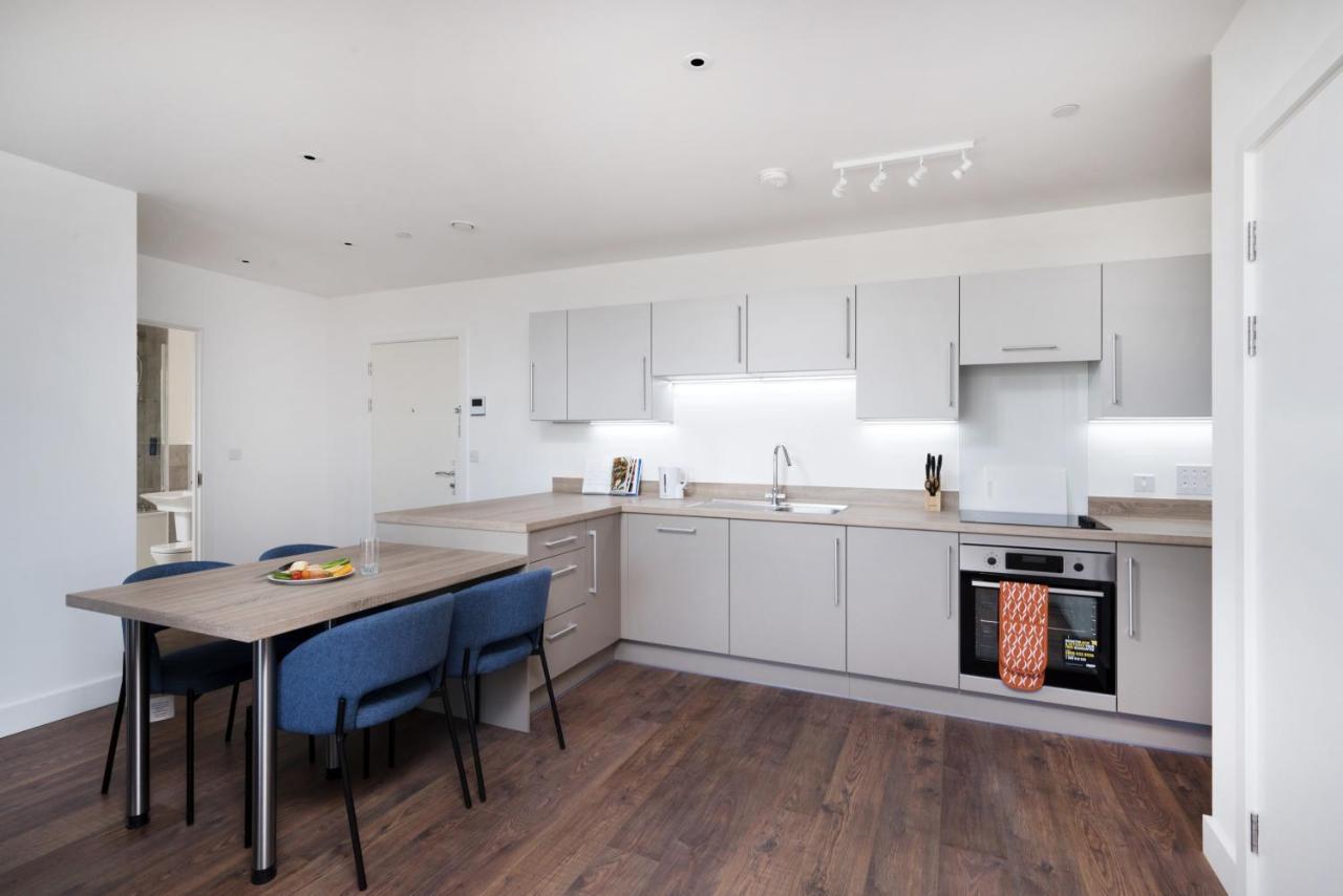 Modern Studios And Apartments At Barking Wharf In London Exteriör bild