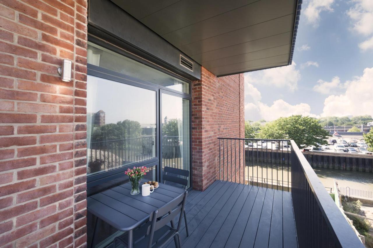 Modern Studios And Apartments At Barking Wharf In London Exteriör bild