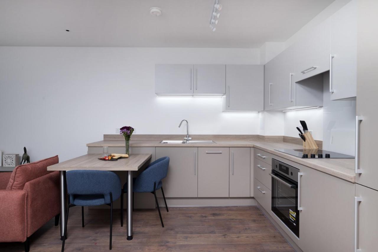 Modern Studios And Apartments At Barking Wharf In London Exteriör bild