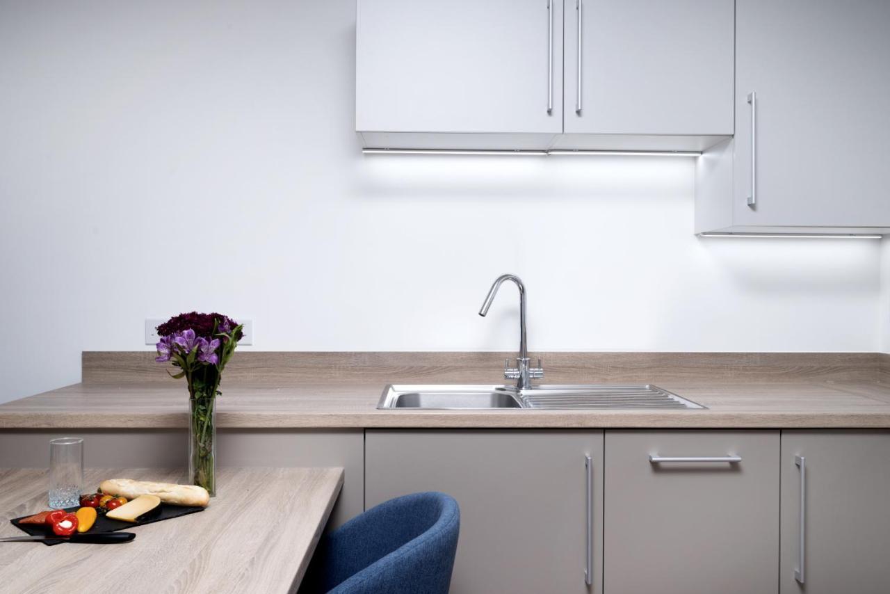 Modern Studios And Apartments At Barking Wharf In London Exteriör bild