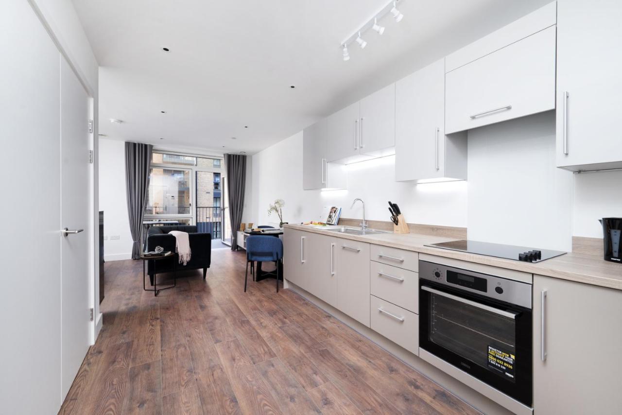 Modern Studios And Apartments At Barking Wharf In London Exteriör bild