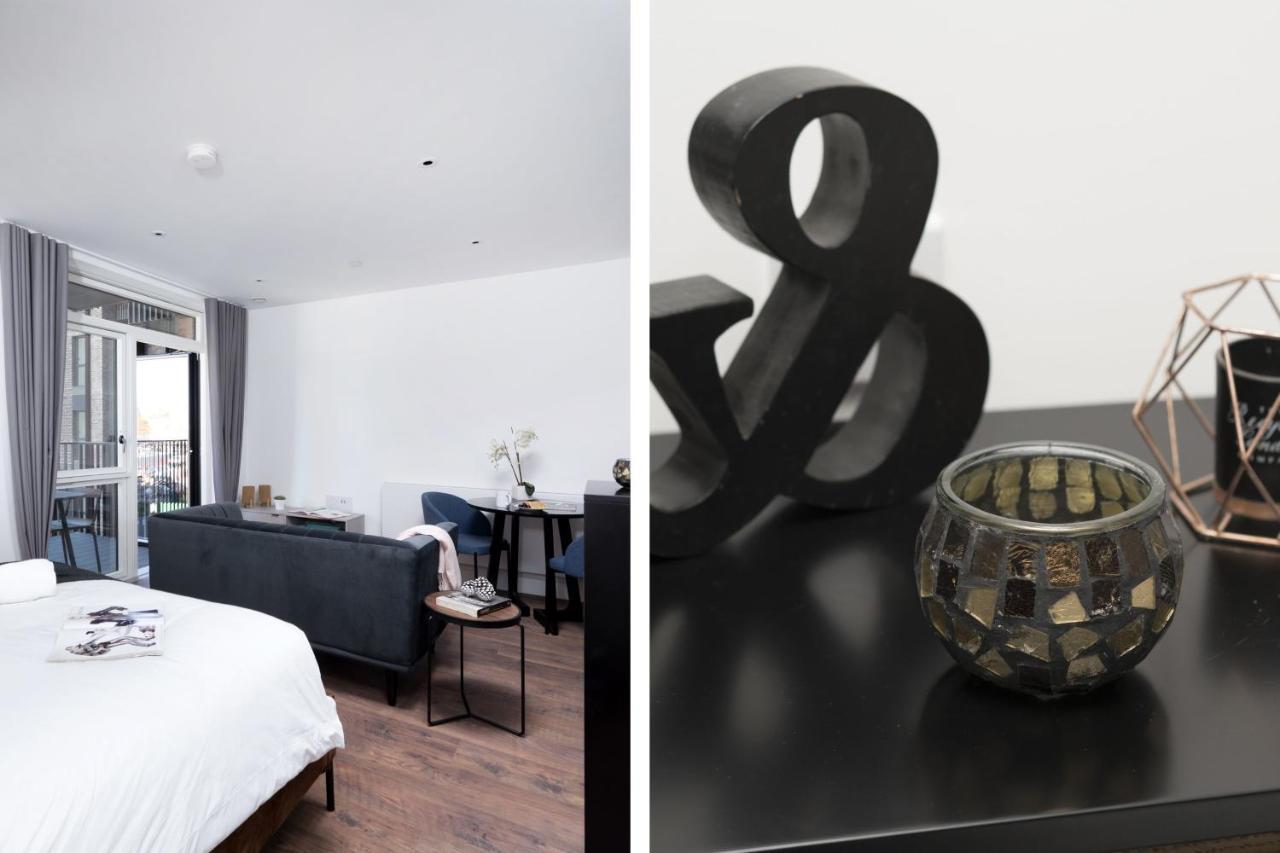 Modern Studios And Apartments At Barking Wharf In London Exteriör bild