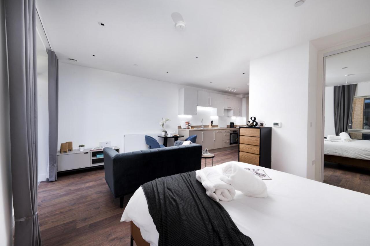 Modern Studios And Apartments At Barking Wharf In London Exteriör bild