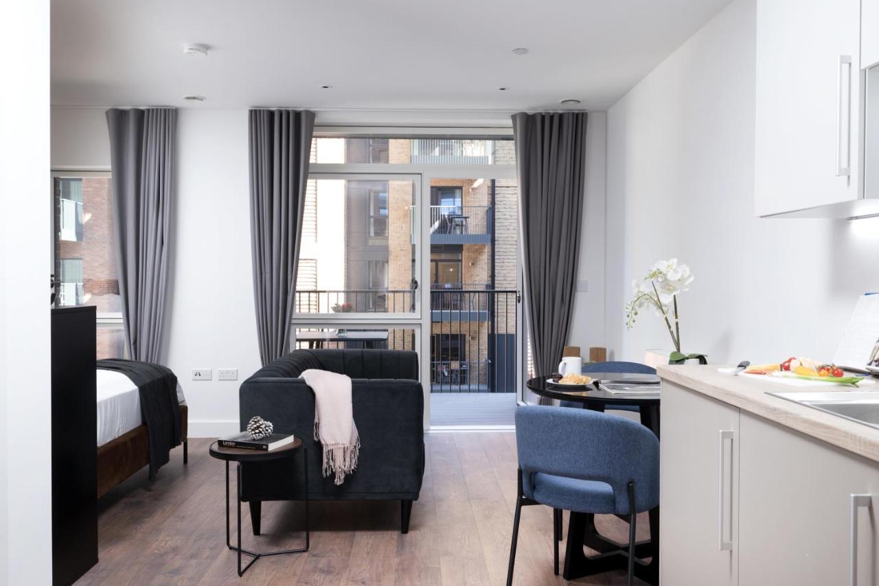 Modern Studios And Apartments At Barking Wharf In London Exteriör bild